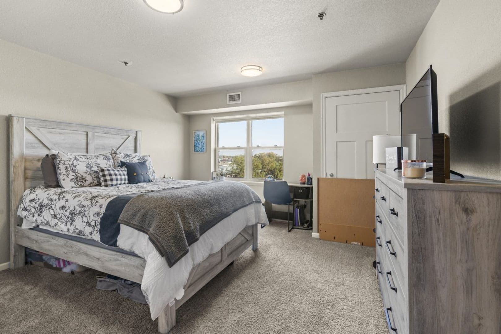 Waterloo Apartment: 45 W Jefferson Street