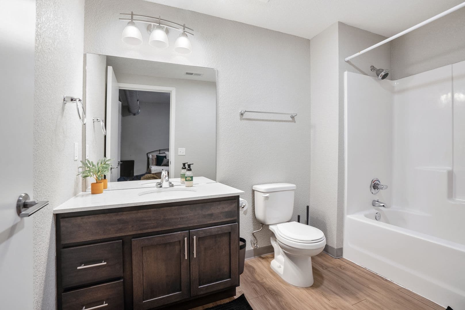 Cedar Falls Apartment: 200 W 1st St