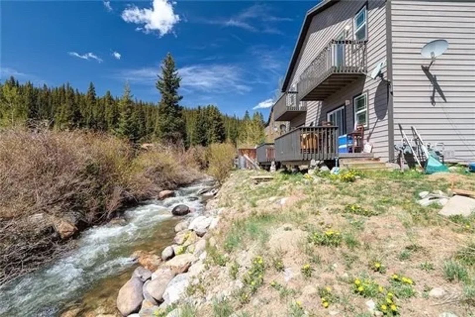Alma Apartment: 108 Buckskin St