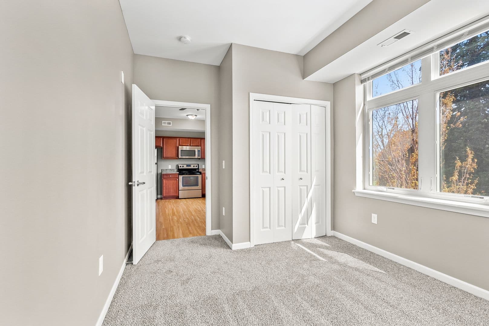 Cedar Falls Apartment: 2024 College St