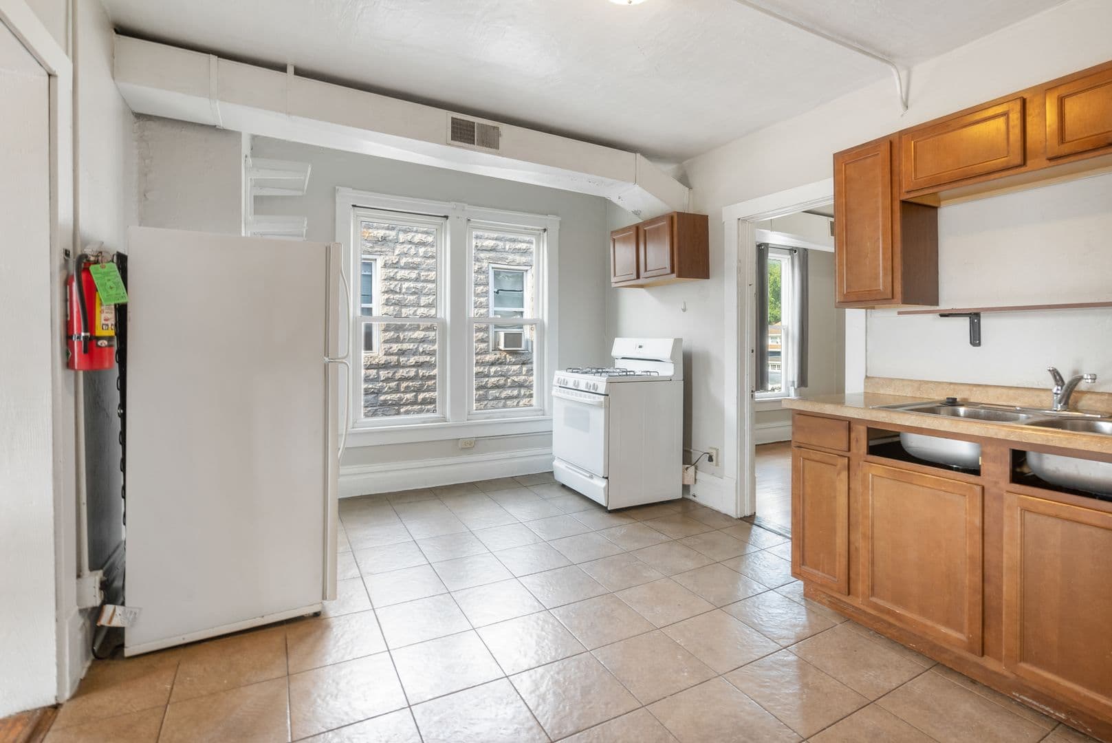 Cedar Falls Apartment: 2020 1/2 College Street