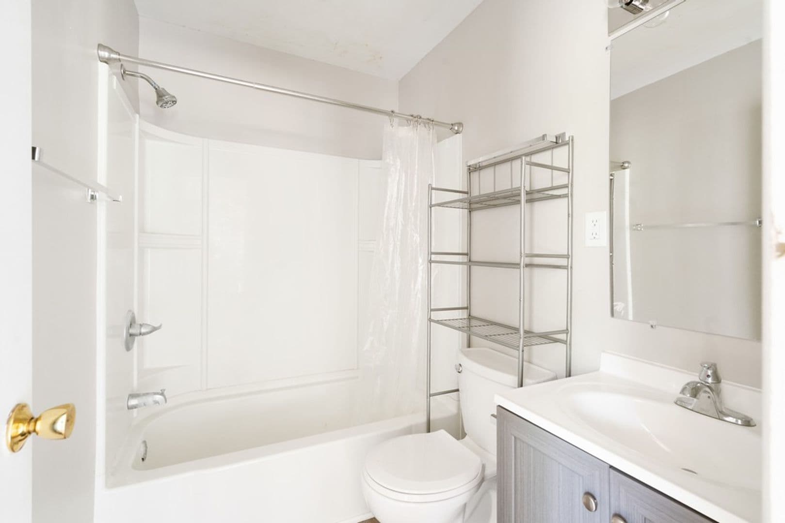 Cedar Falls Apartment: 2321 Iowa St