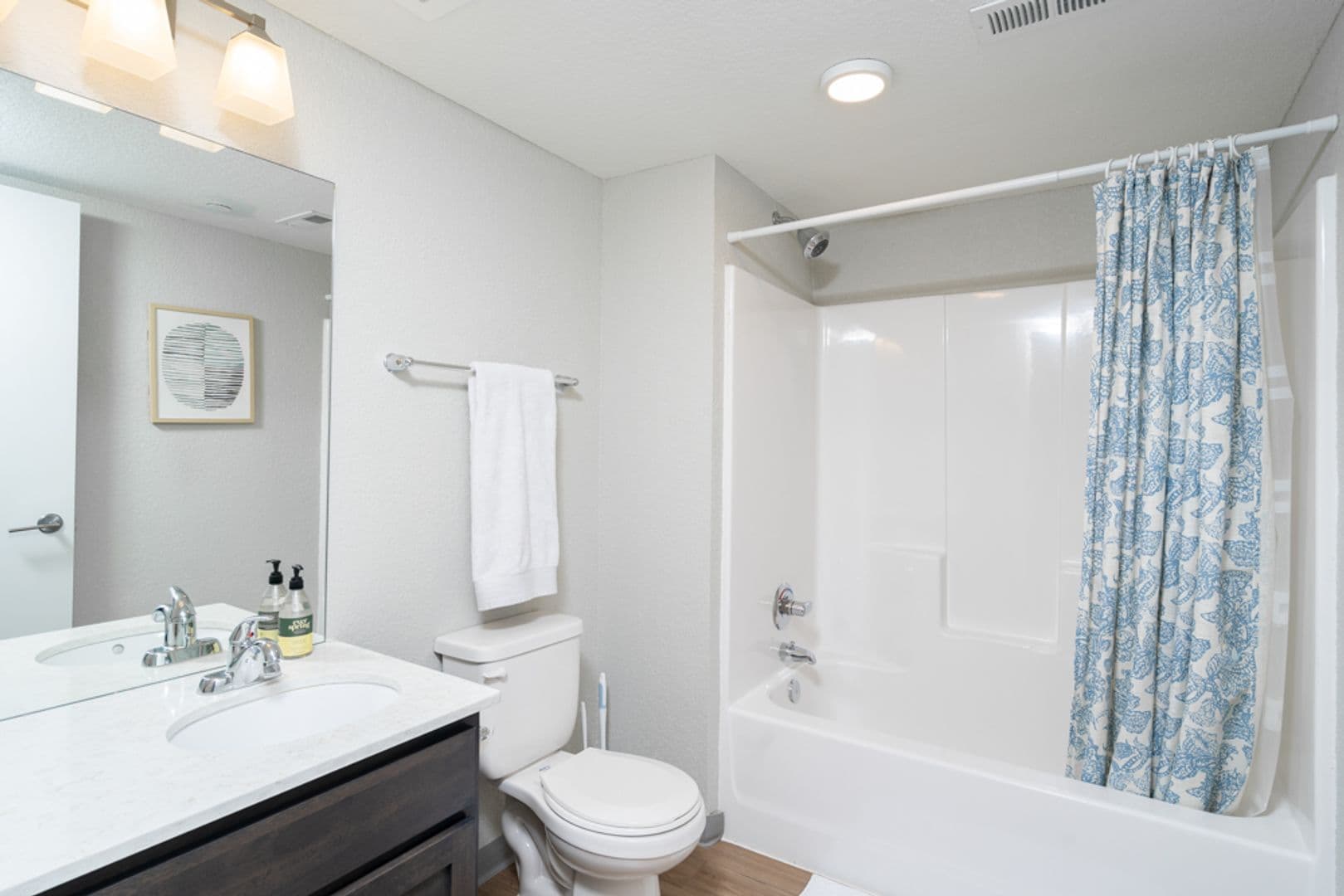 Cedar Falls Apartment: 200 W 1st St