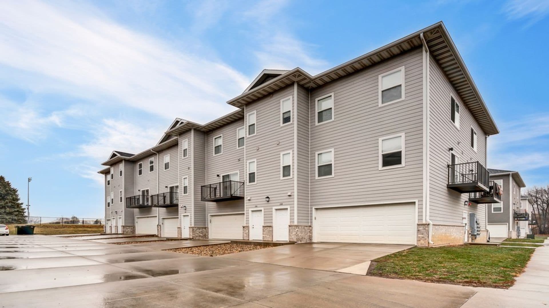 Waverly Apartment: 1260 Leitha Ter