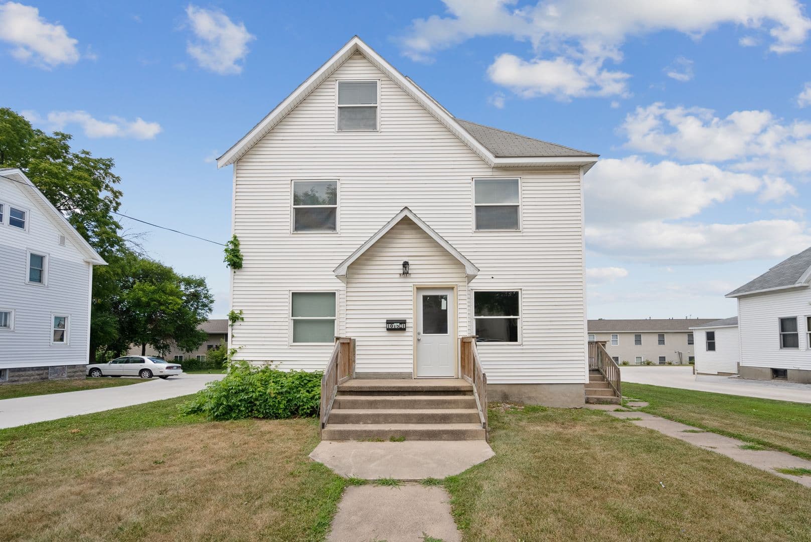 Cedar Falls Apartment: 1015 W 22nd St