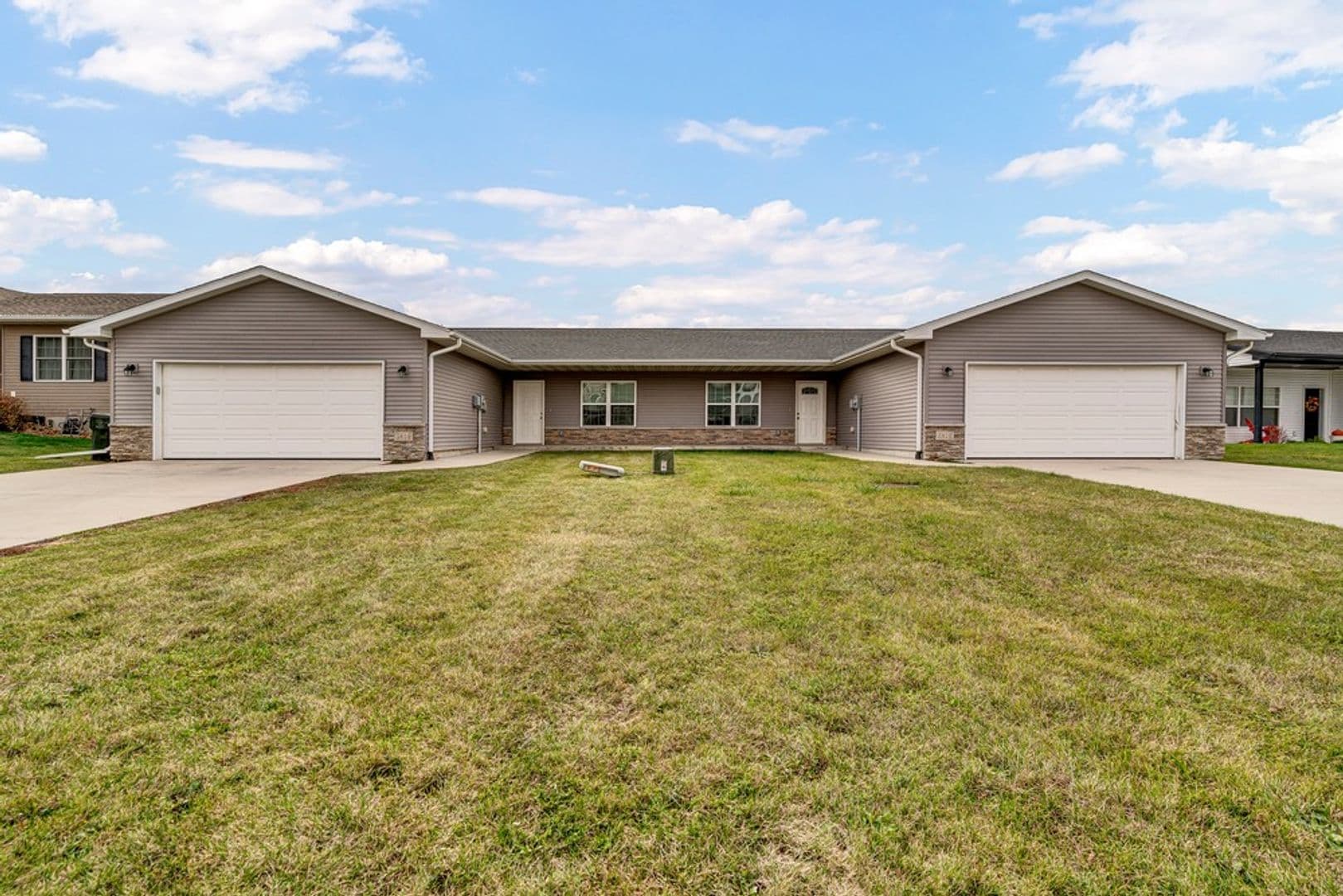Waterloo House: 5814 Summerland Dr