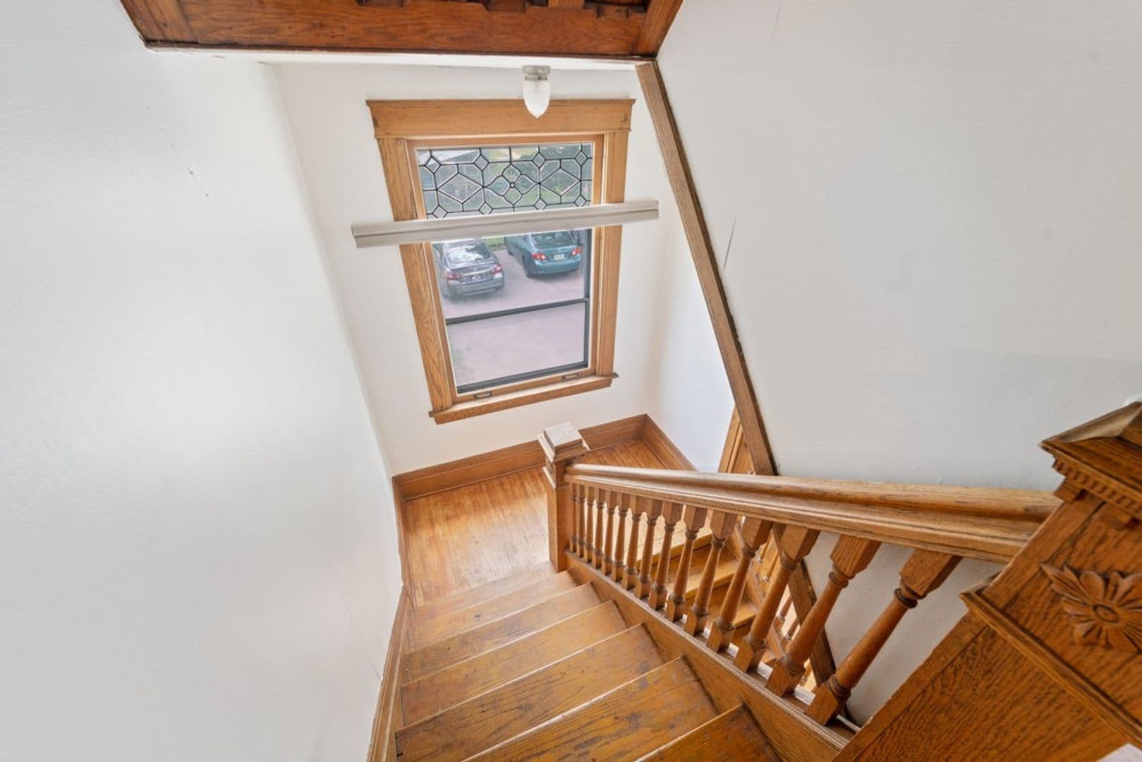 Cedar Falls House: 513 W 22nd St