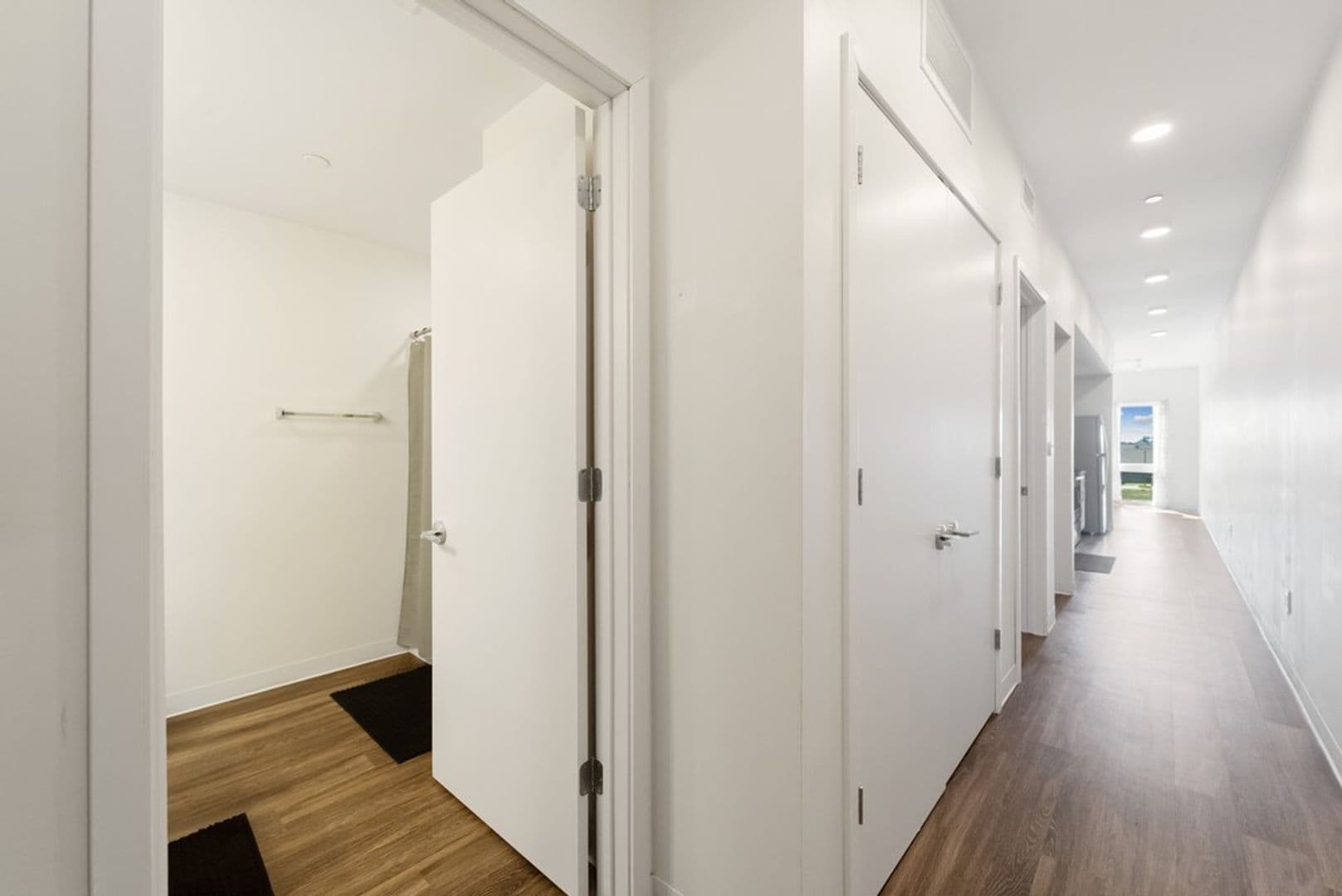 Cedar Falls Apartment: 825 Bluegrass Cir