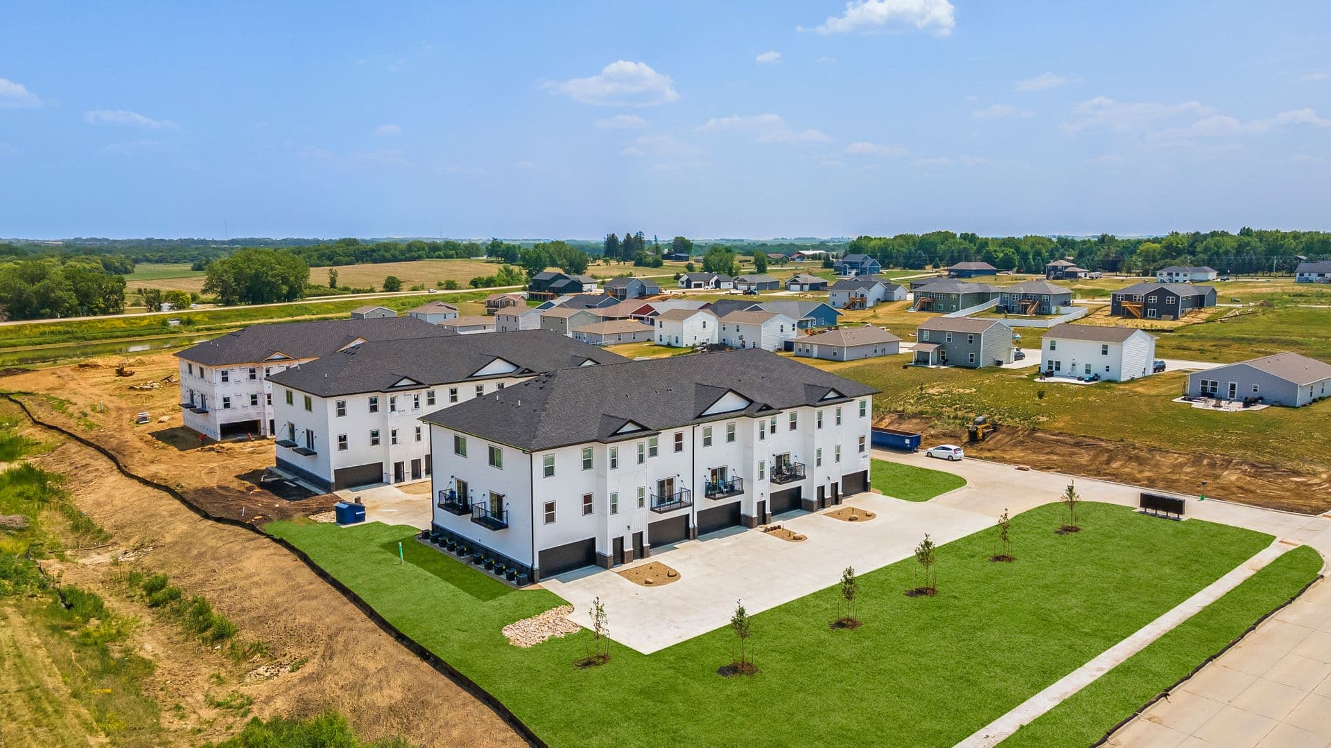 Cedar Falls Apartment: 402 Fast Ln