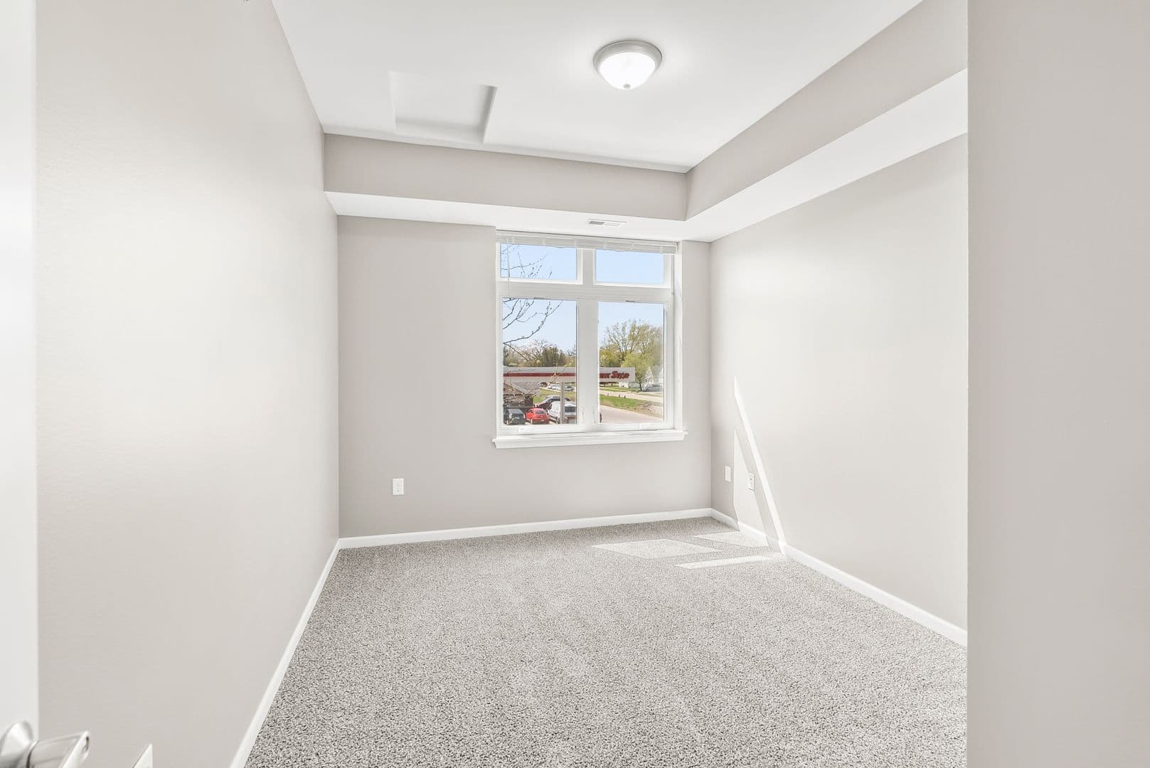 Cedar Falls Apartment: 2024 College St