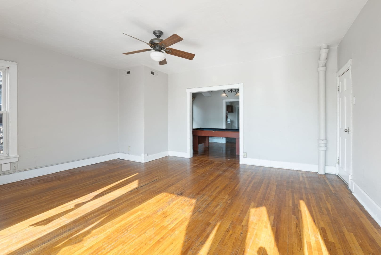 Cedar Falls Apartment: 2020 1/2 College Street