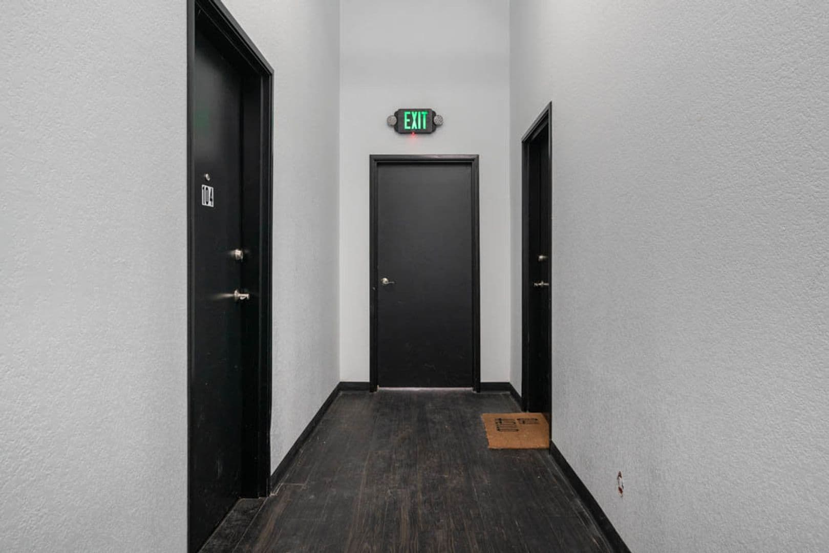 Cedar Falls Apartment: 917 W 23rd St
