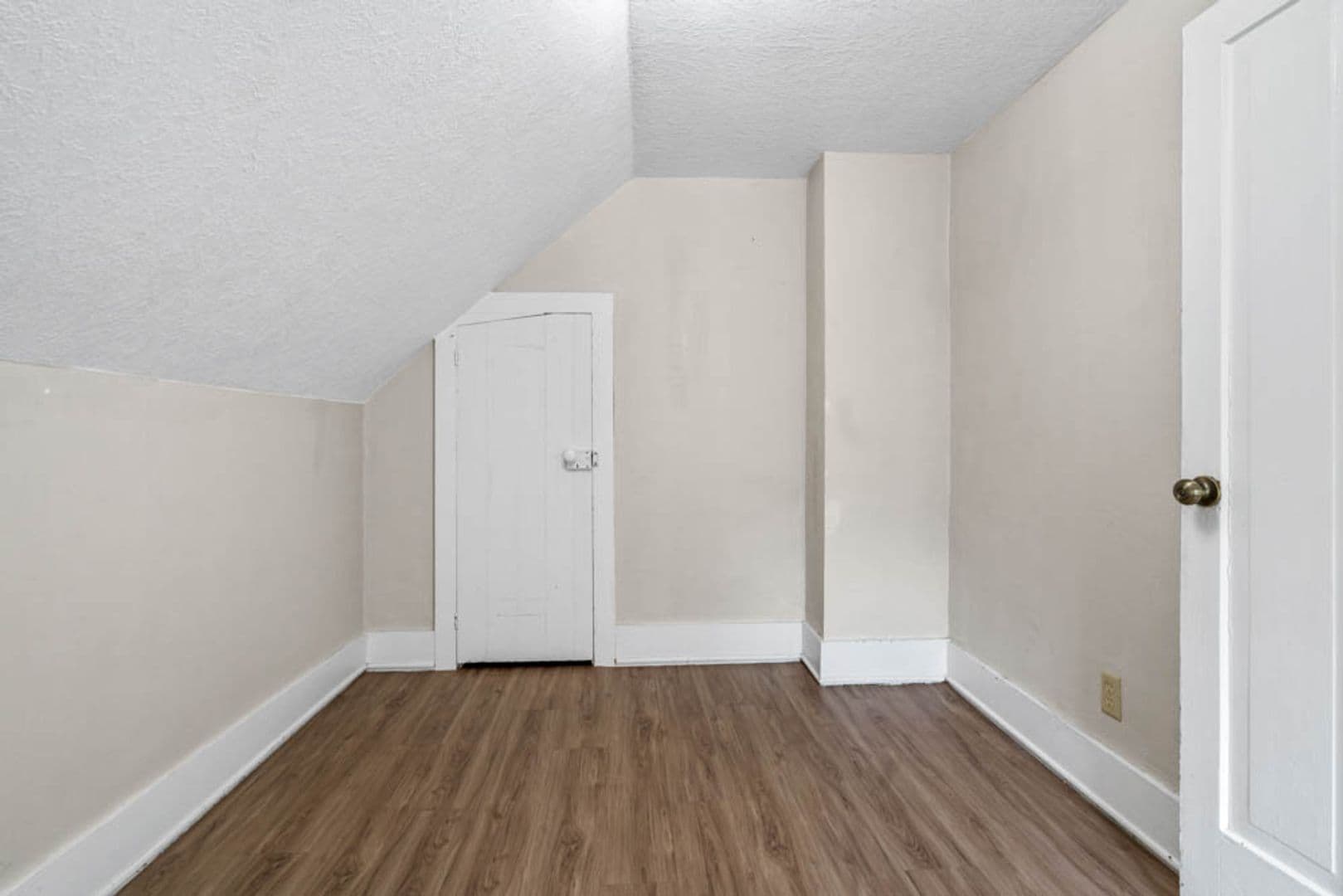 Cedar Falls Multiplex: 904 1/2 Clay Street