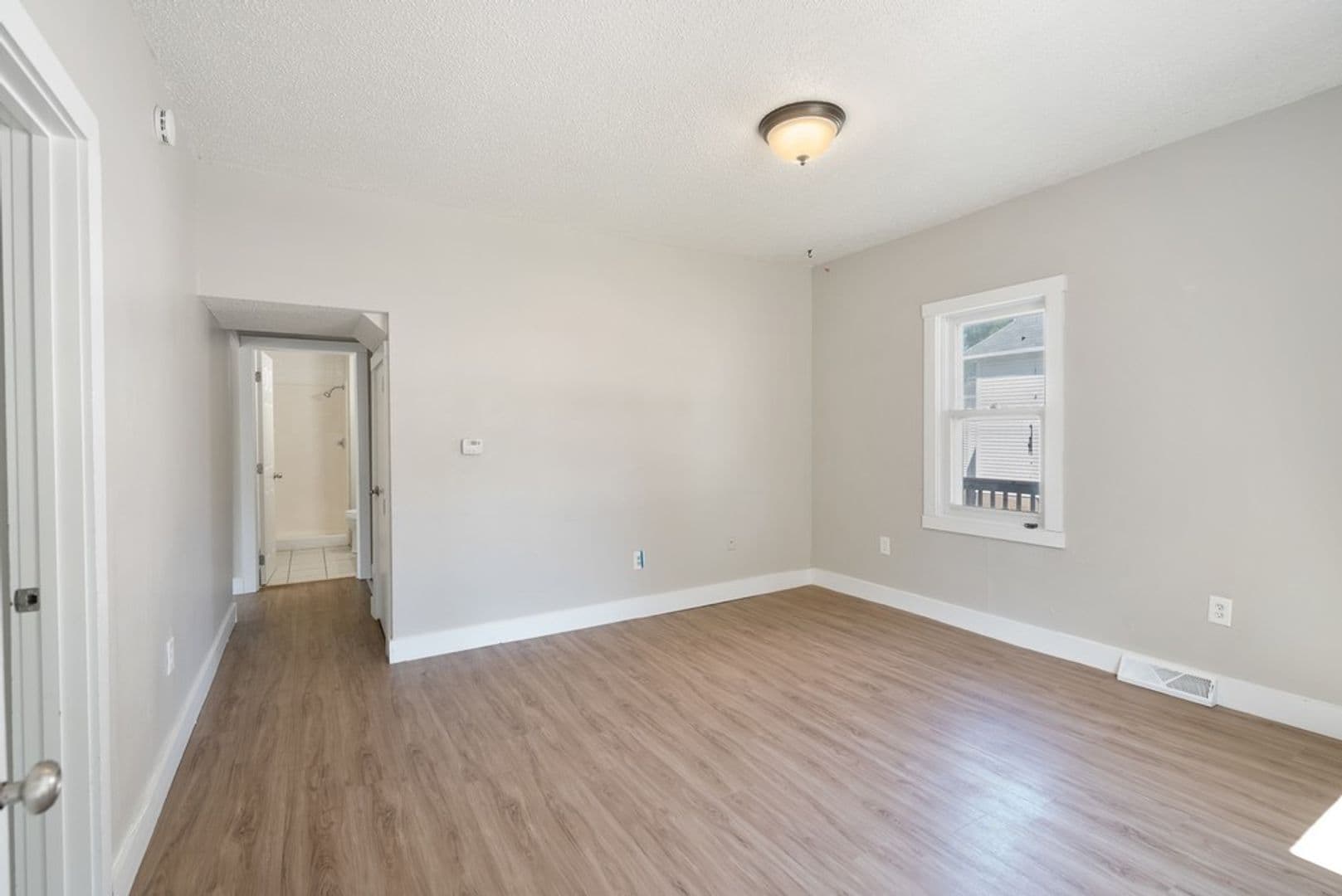 Cedar Falls Apartment: 1015 W 22nd St