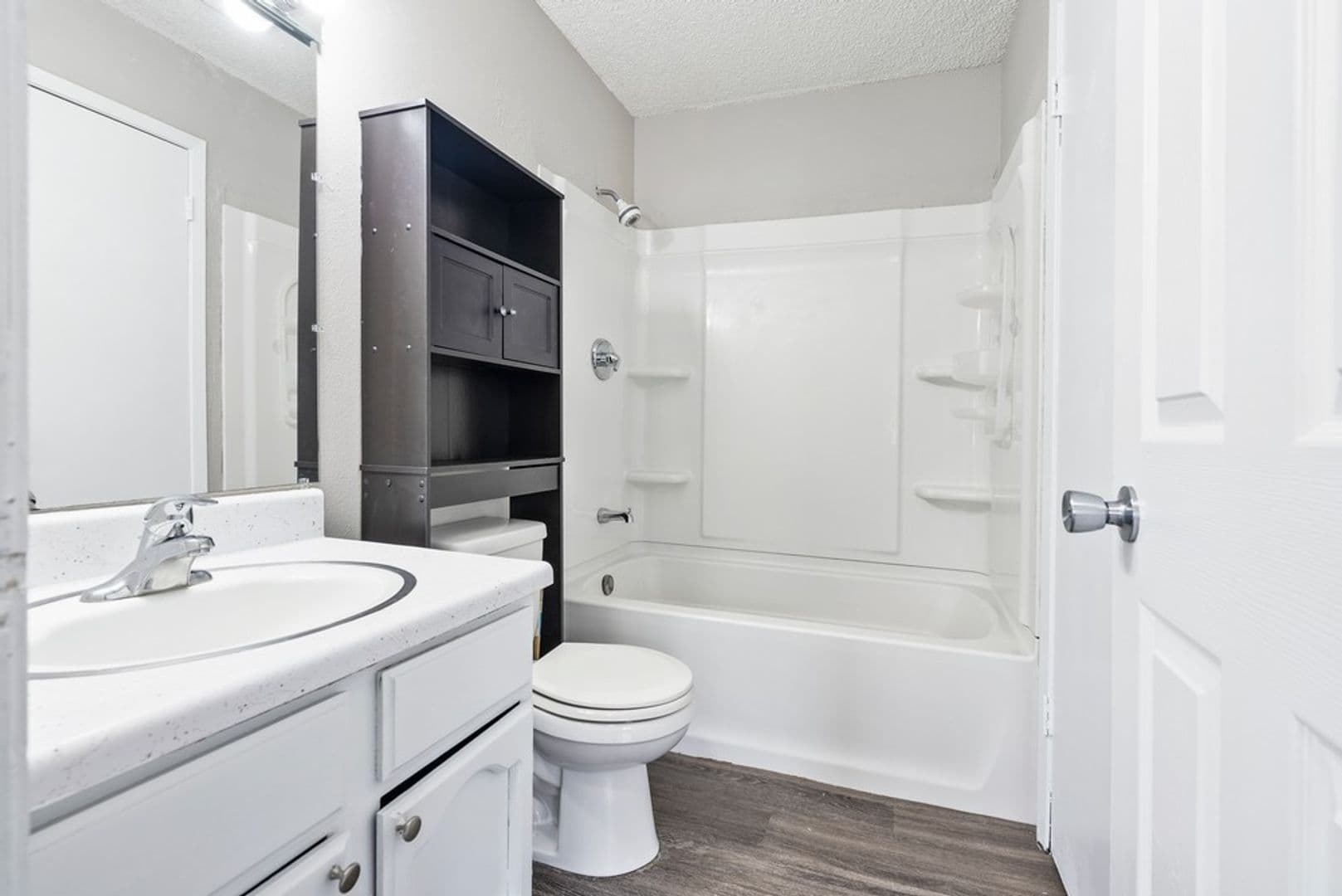 Waterloo Apartment: 1008 Leavitt St