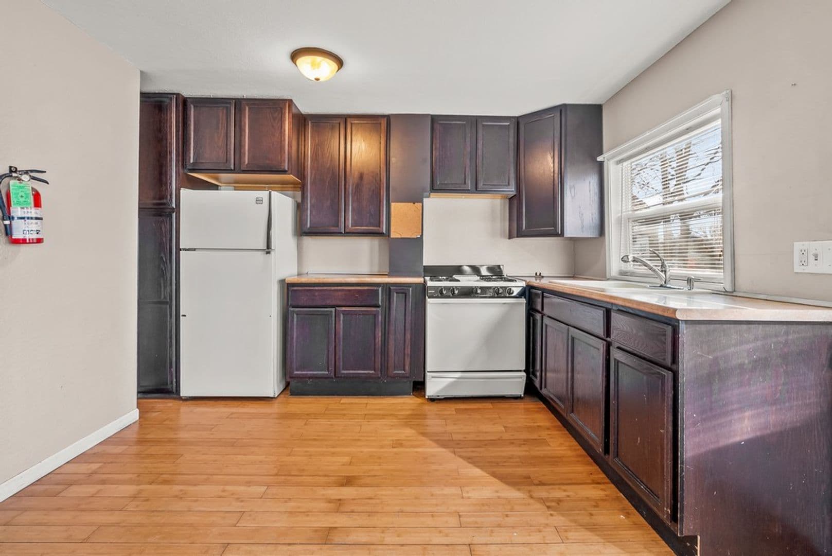 Cedar Falls House: 309 W 10th St