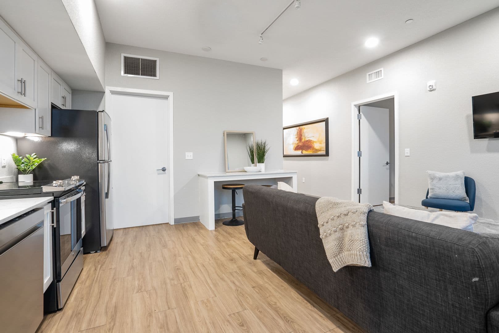 Cedar Falls Apartment: 200 W 1st St