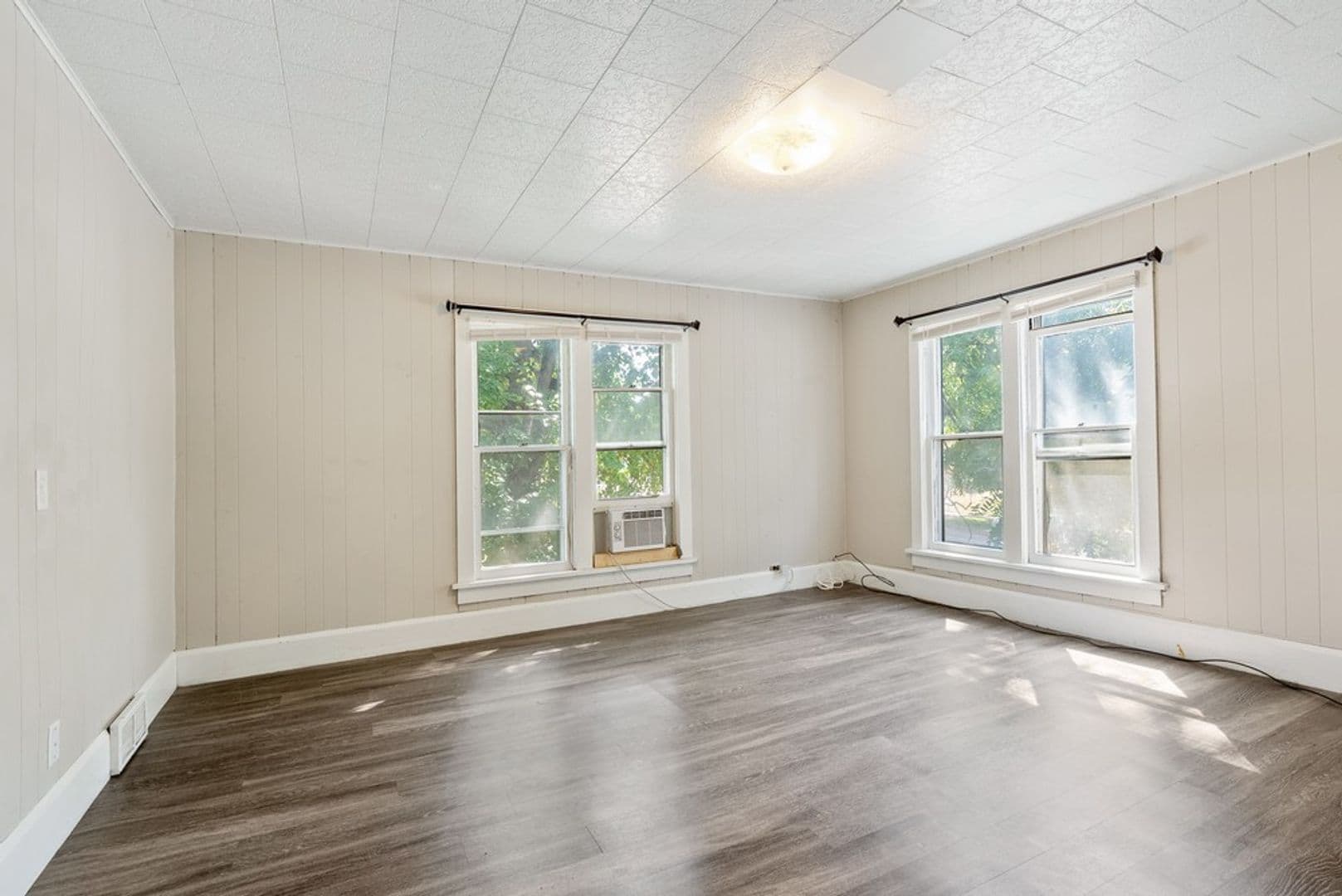 Cedar Falls Apartment: 1012 Clay St