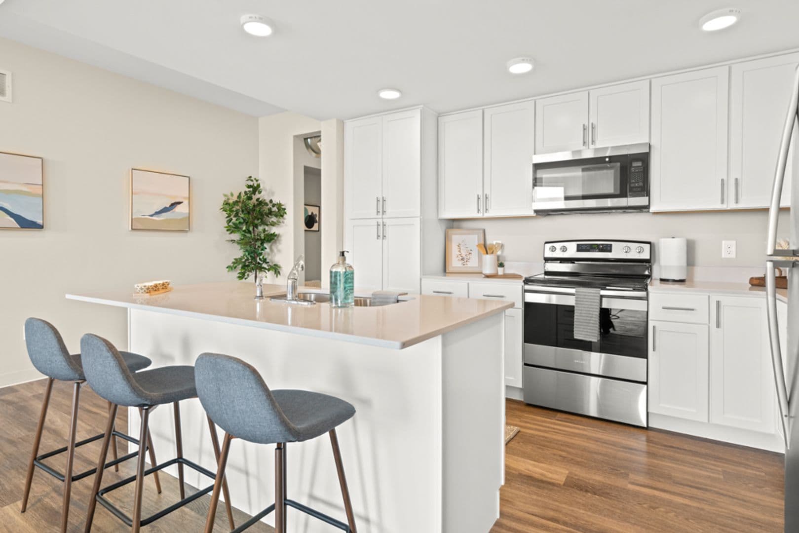Cedar Falls Apartment: 825 Bluegrass Cir