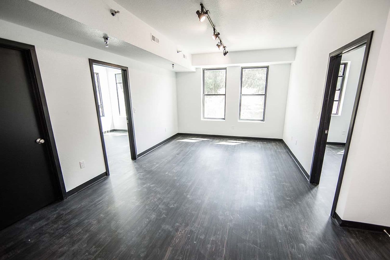Cedar Falls Apartment: 917 W 23rd St
