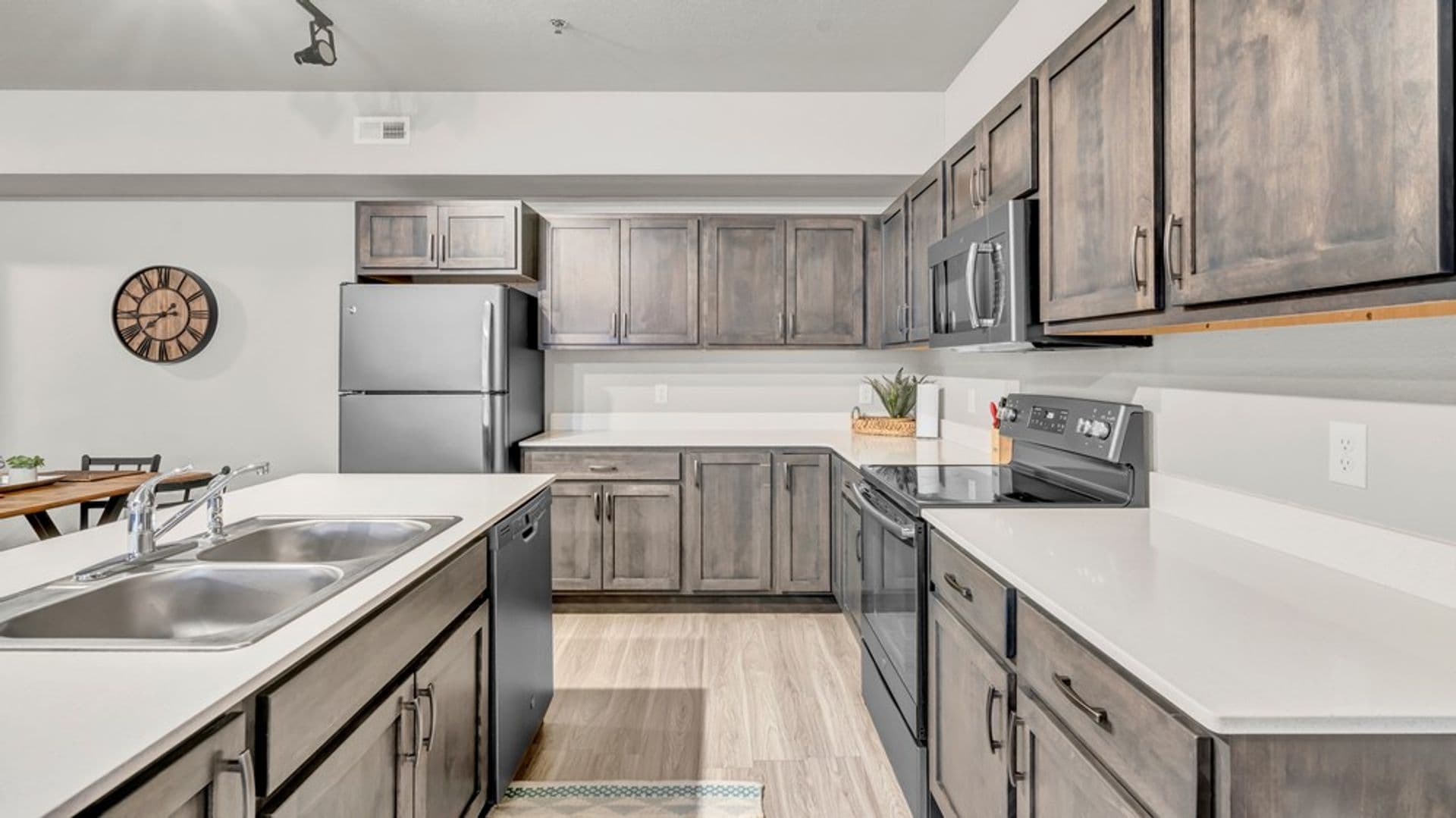 Waverly Apartment: 1260 Leitha Ter