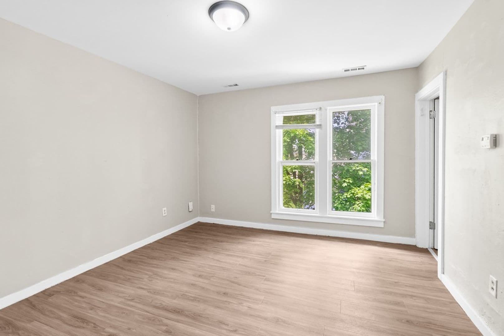 Cedar Falls Apartment: 2321 Iowa St