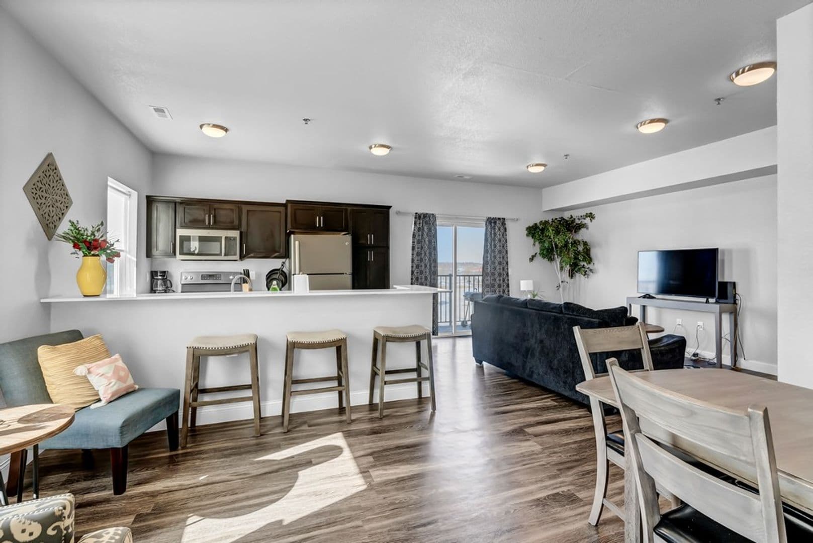 Waverly Apartment: 2103 4th Street SW