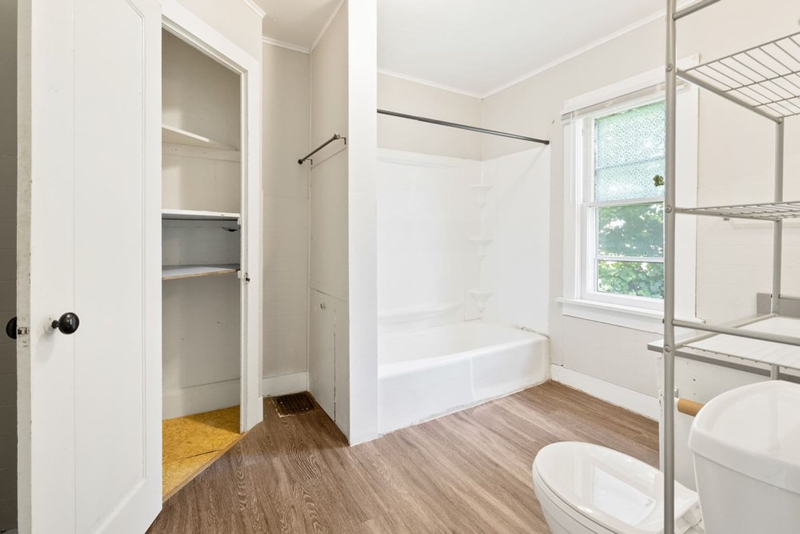 Cedar Falls Apartment: 1012 Clay St