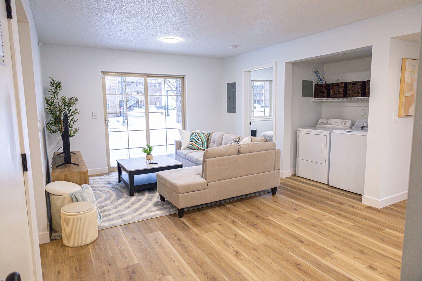 Waterloo Apartment: 6025 Donegal Cir