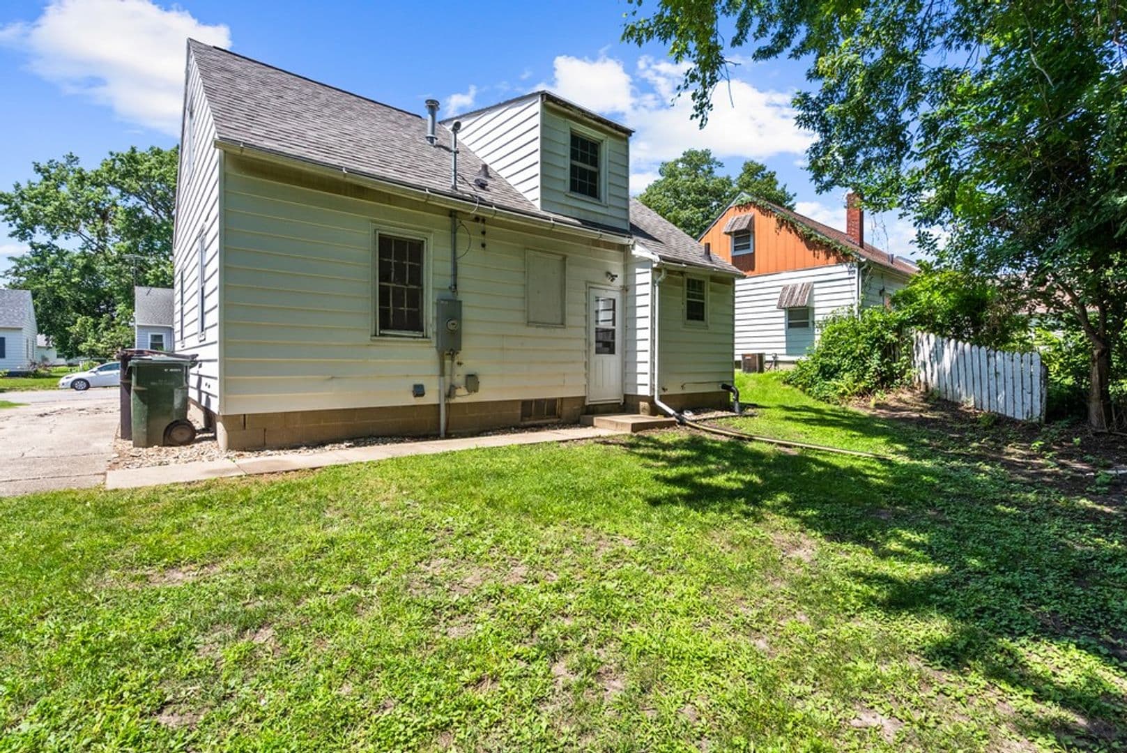 Cedar Falls House: 1910 Iowa St