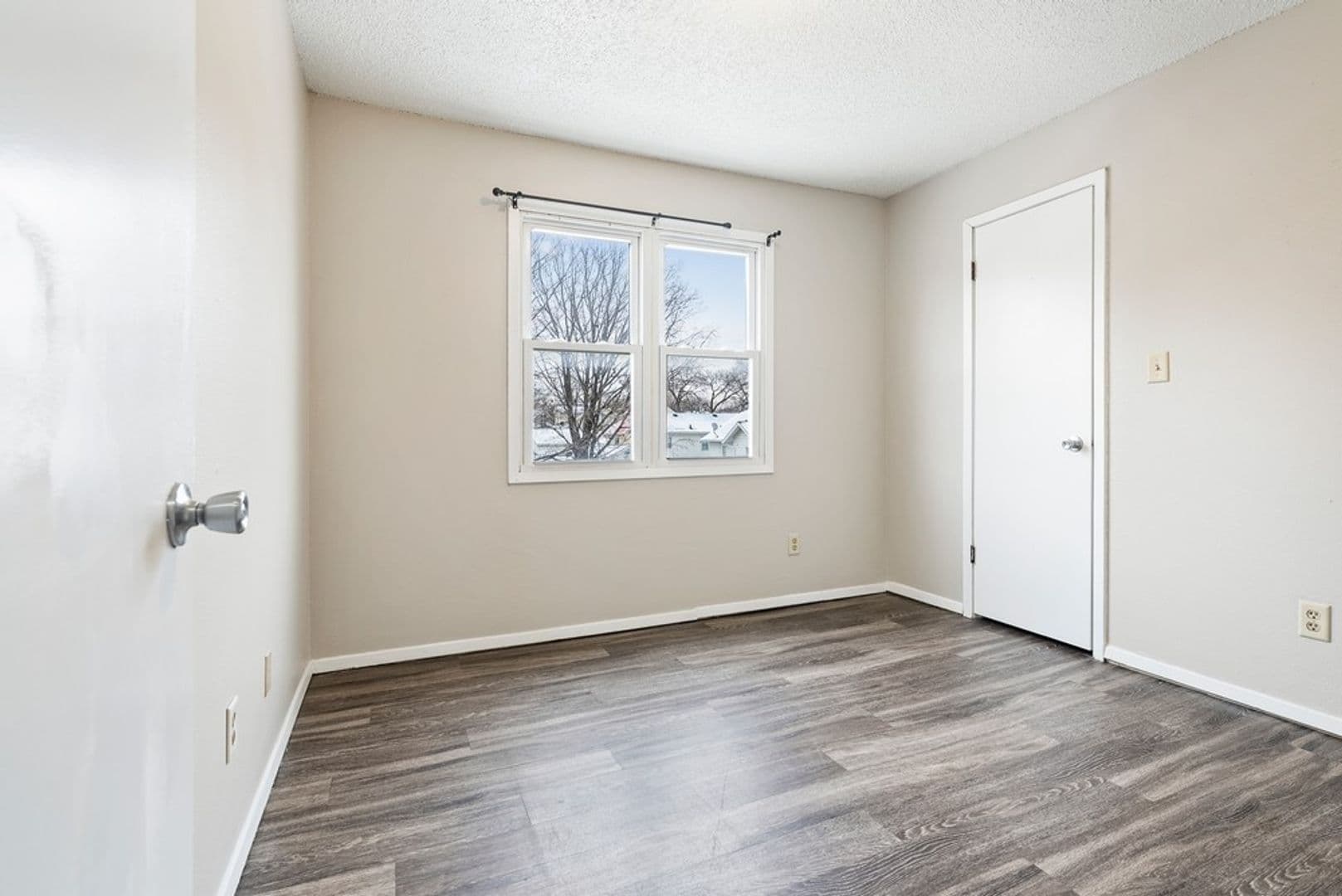Waterloo Apartment: 1008 Leavitt St