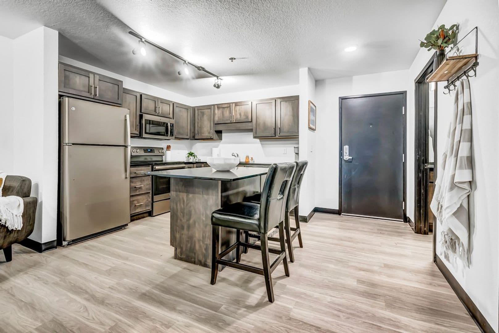 Waterloo Apartment: 21 W Jefferson Street