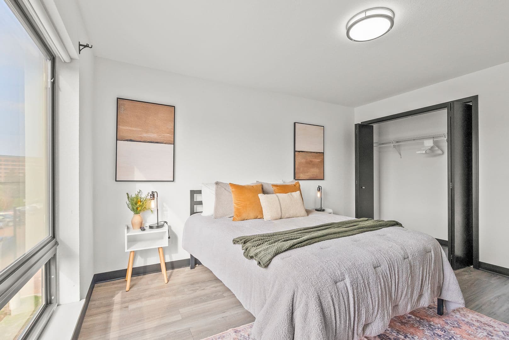 Waterloo Apartment: 21 W Jefferson Street