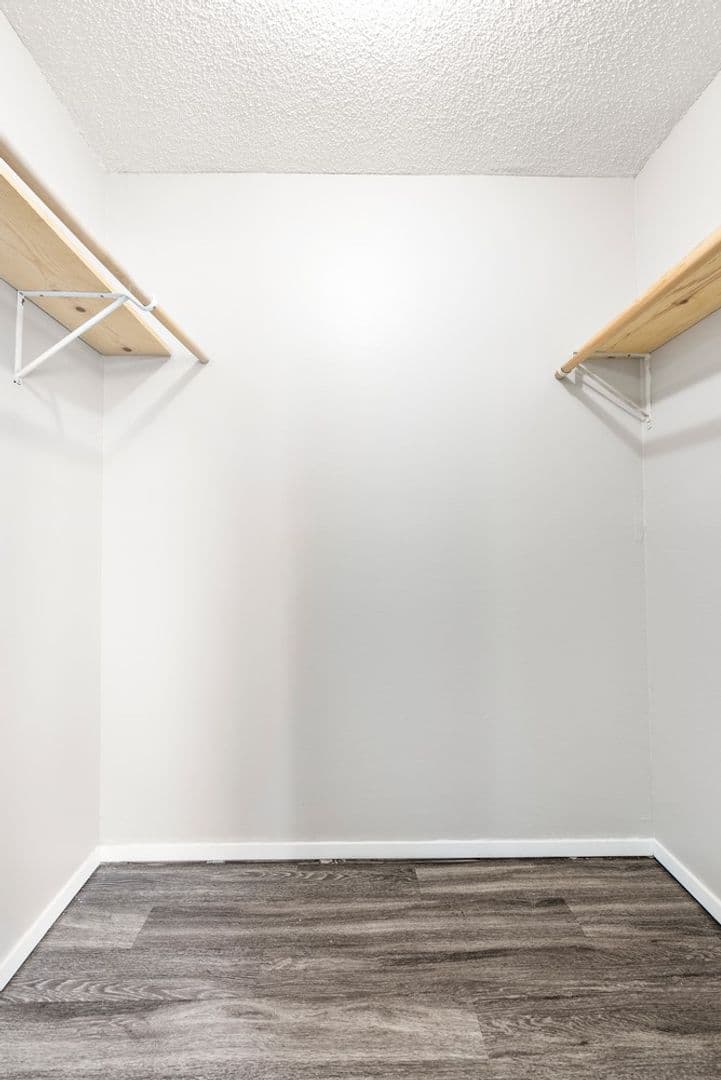 Waterloo Apartment: 1008 Leavitt St