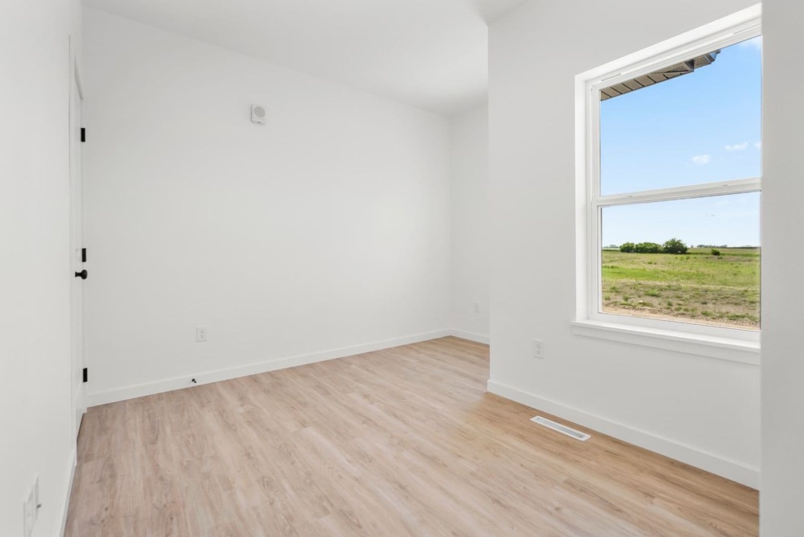 Garner Apartment: 895 W 8th St
