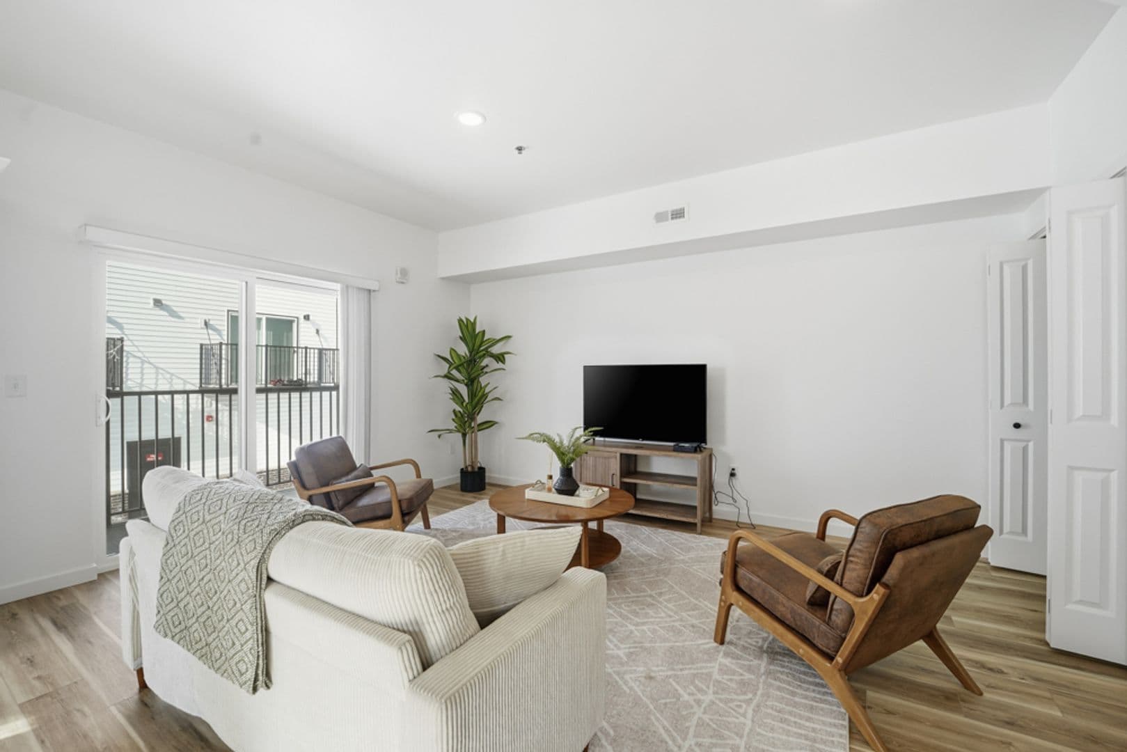 Cedar Falls Apartment: 402 Fast Ln