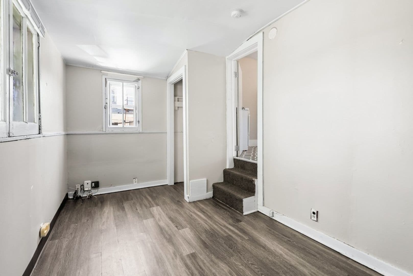 Cedar Falls Apartment: 815 W 23rd St