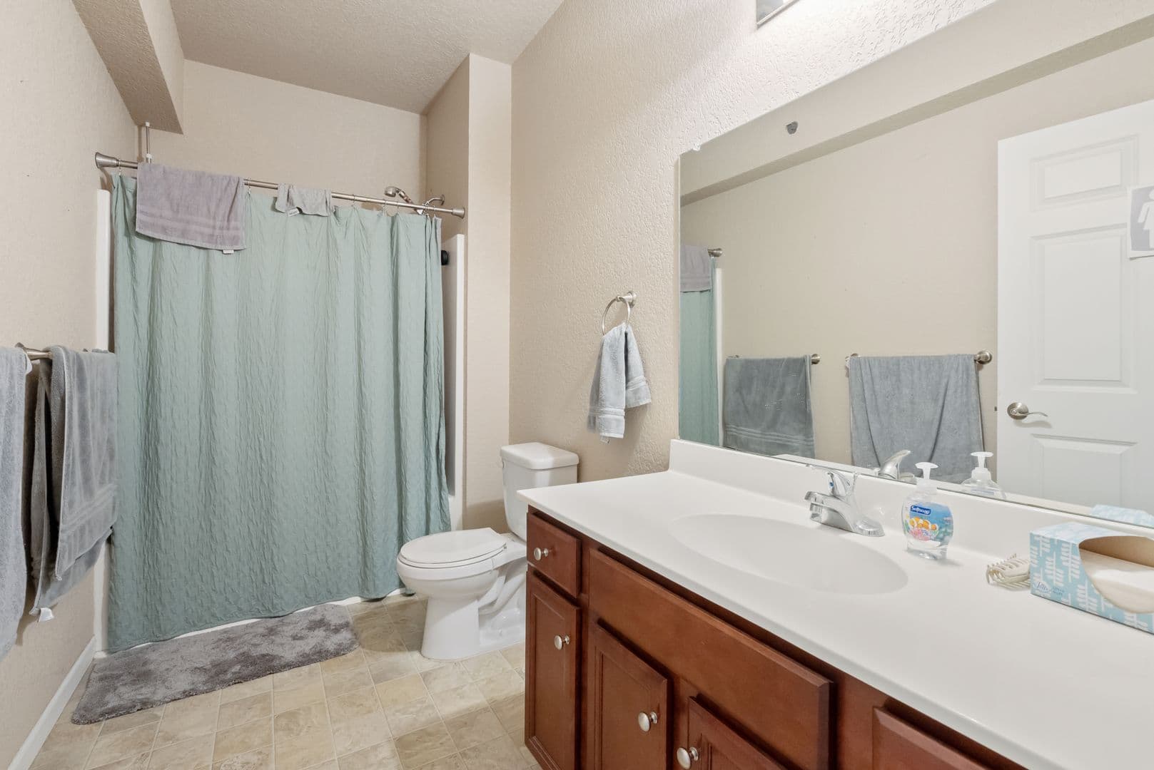 Cedar Falls Apartment: 2215 College St