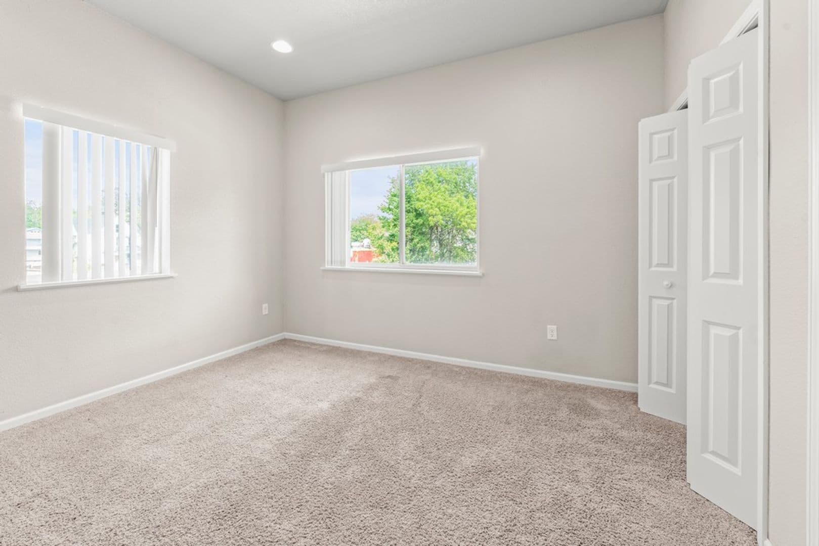 Cedar Falls Apartment: 2019 Olive St
