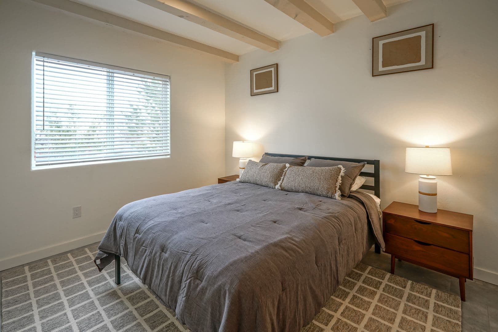 Albuquerque Apartment: 11930 Menaul BLVD NE