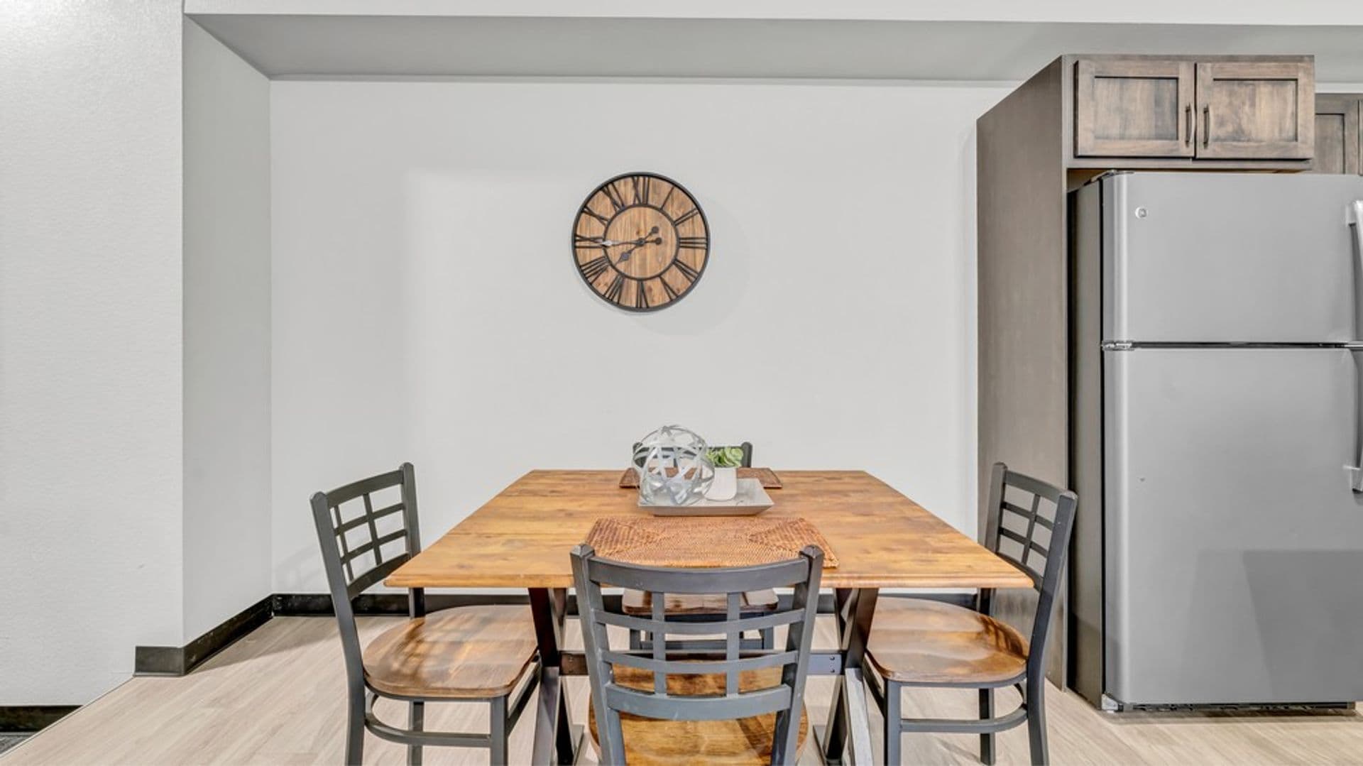 Waverly Apartment: 1260 Leitha Ter