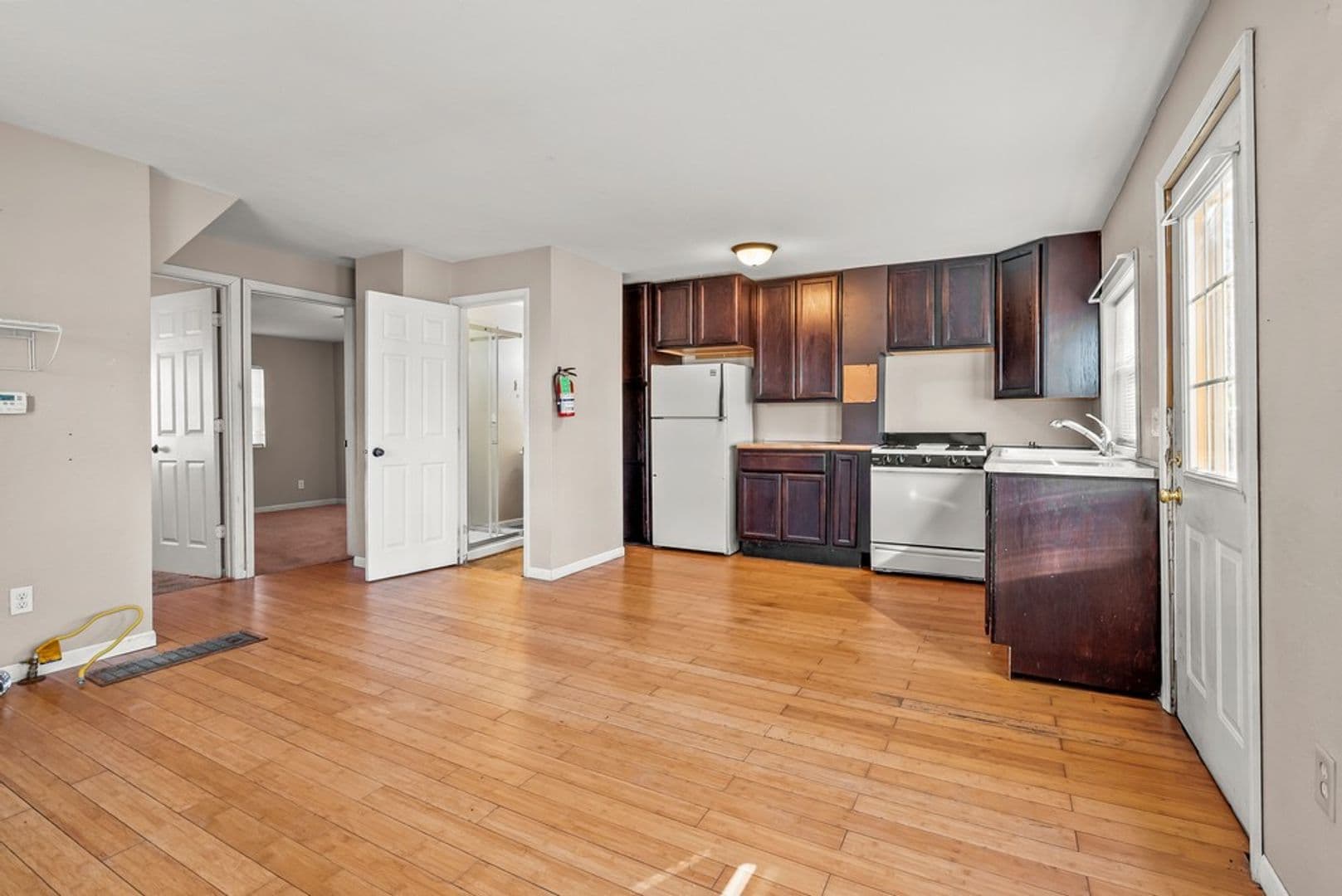 Cedar Falls House: 309 W 10th St