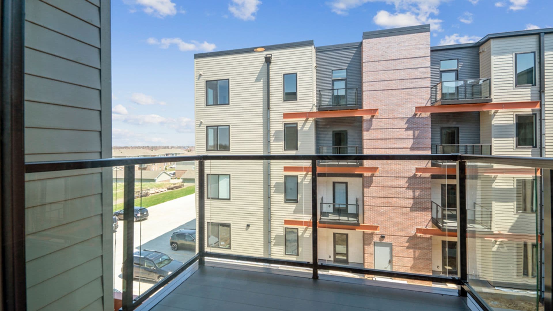 Cedar Falls Apartment: 825 Bluegrass Cir