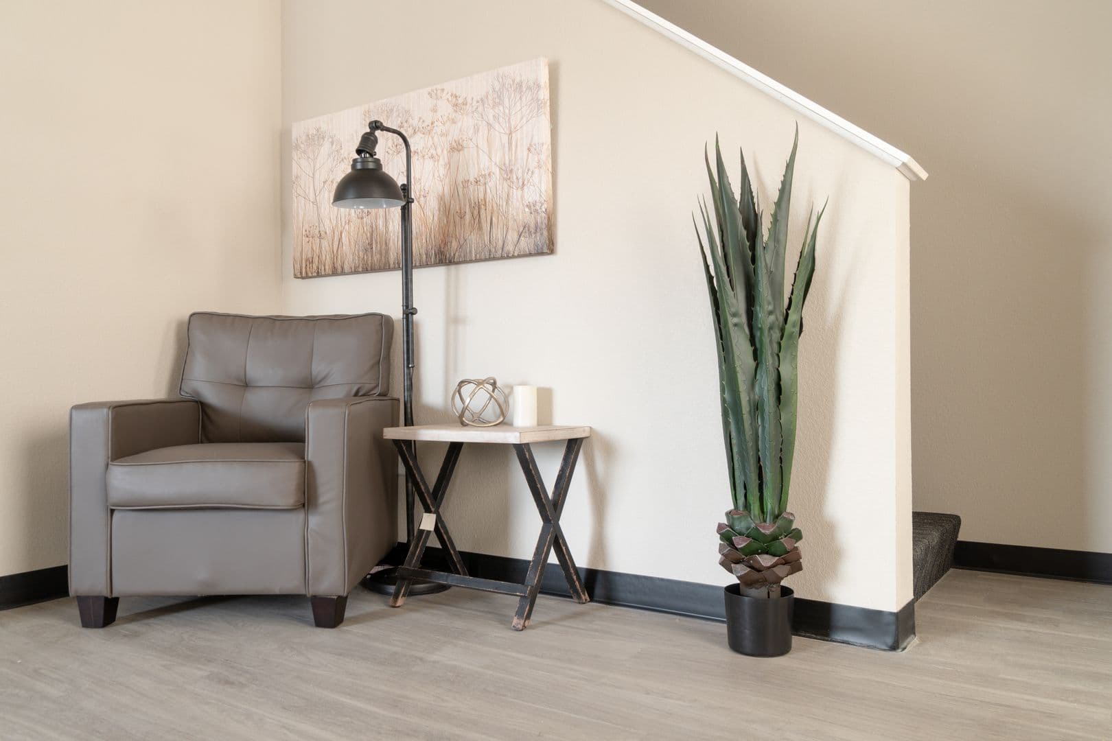 Waverly Apartment: 1260 Leitha Ter