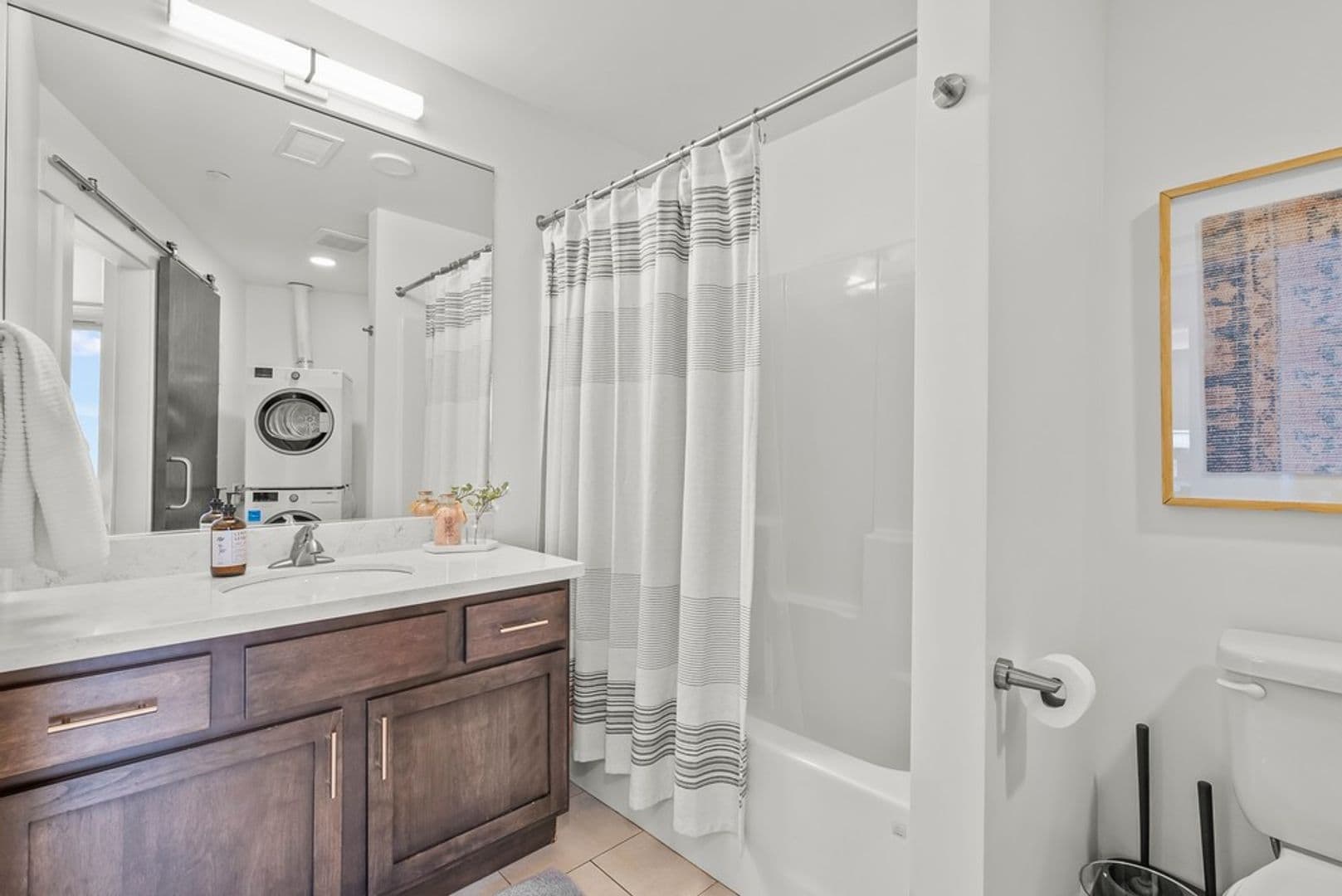 Waterloo Apartment: 335 Cedar Street
