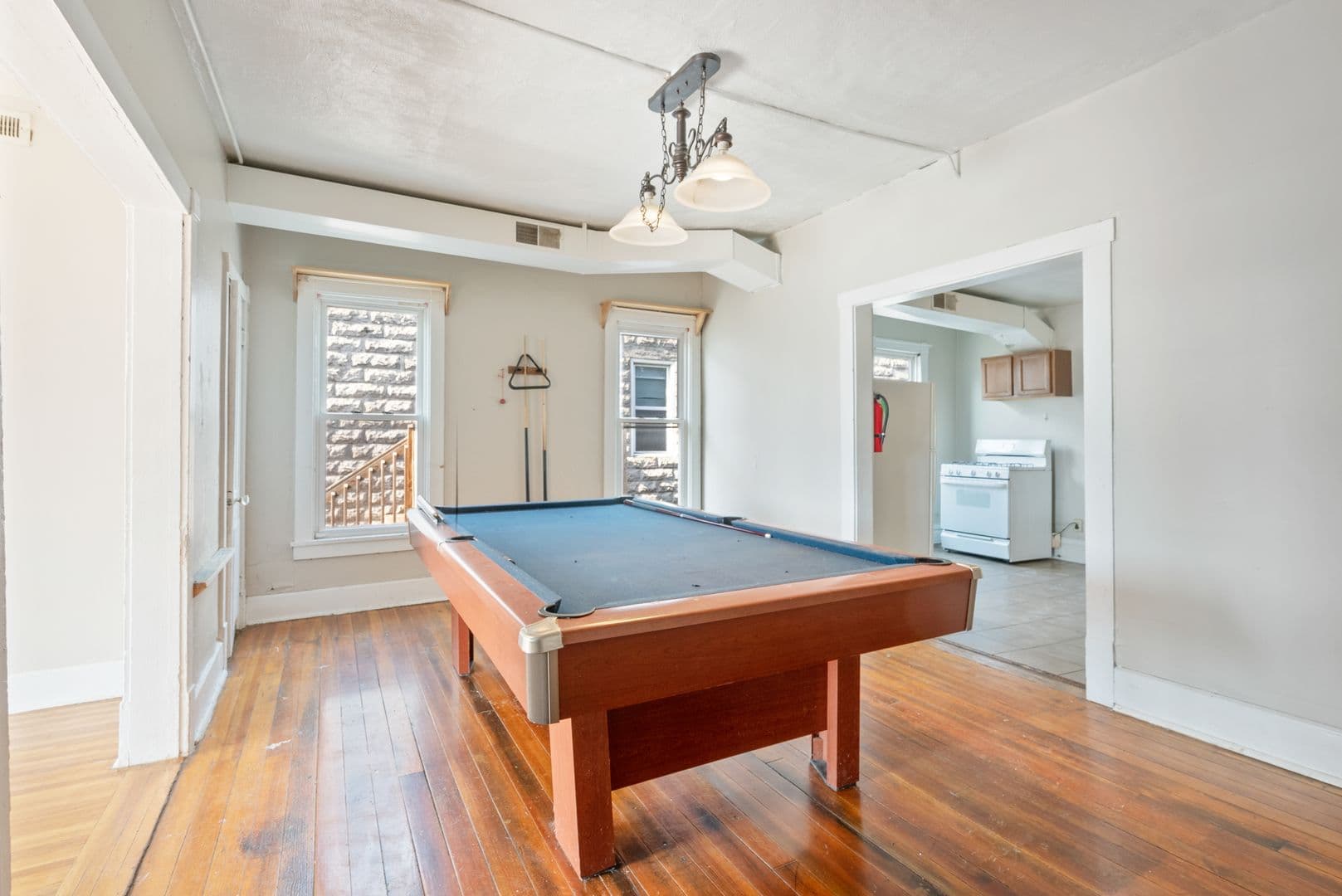 Cedar Falls Apartment: 2020 1/2 College Street