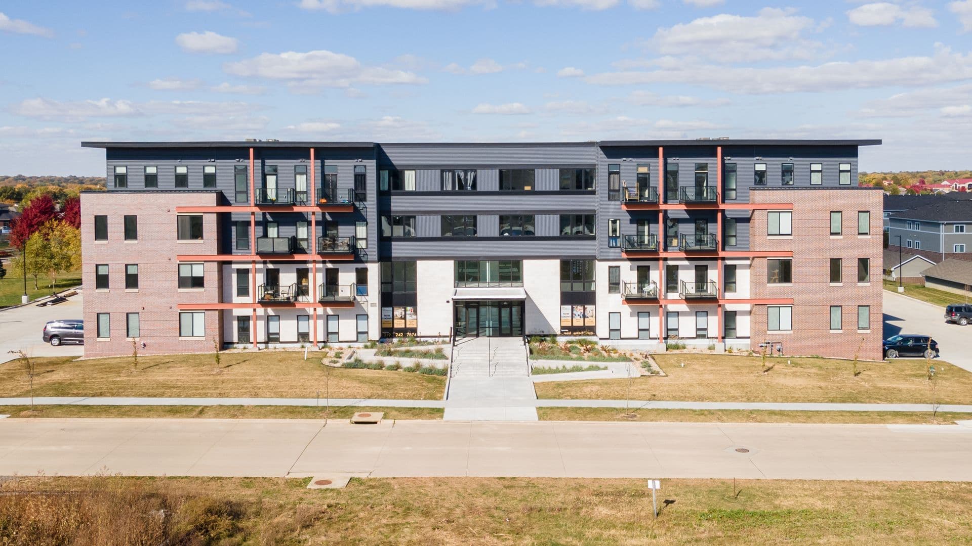 Cedar Falls Apartment: 825 Bluegrass Cir
