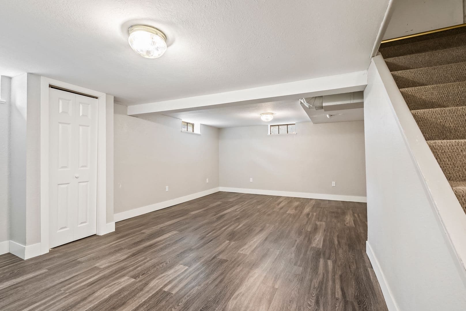 Cedar Falls House: 915 W 9th St