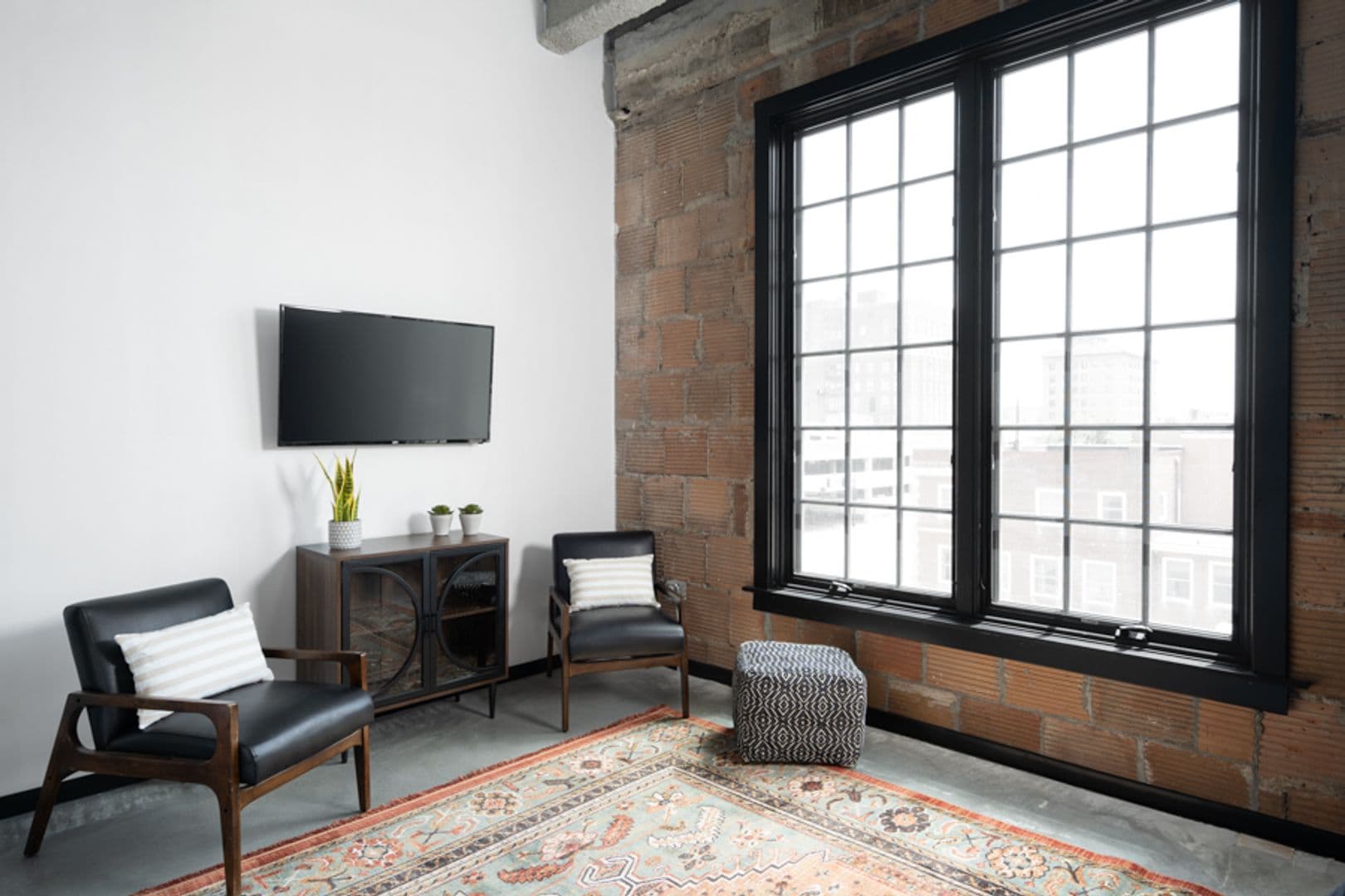 Waterloo Apartment: 325 E Park Avenue
