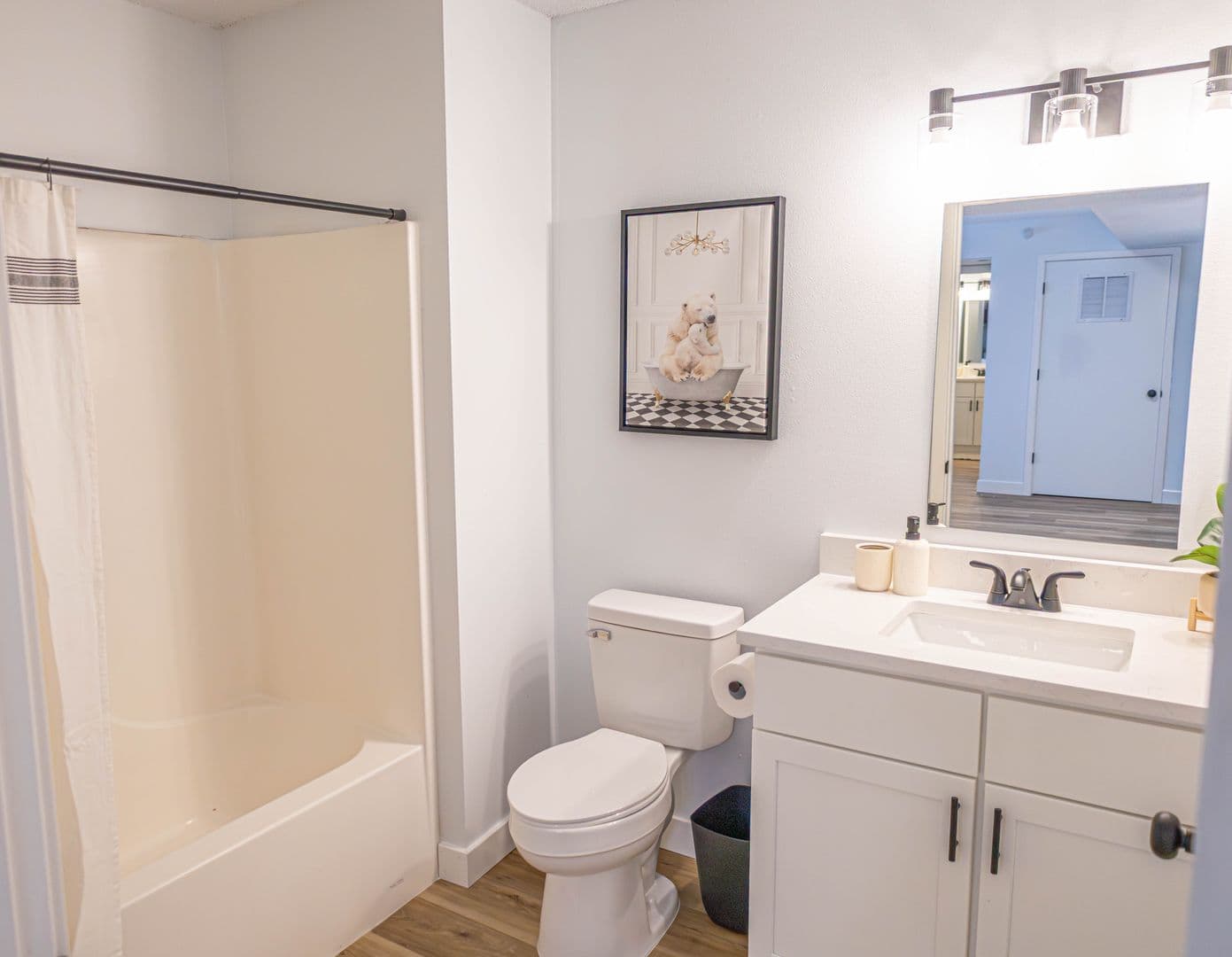 Waterloo Apartment: 6025 Donegal Cir